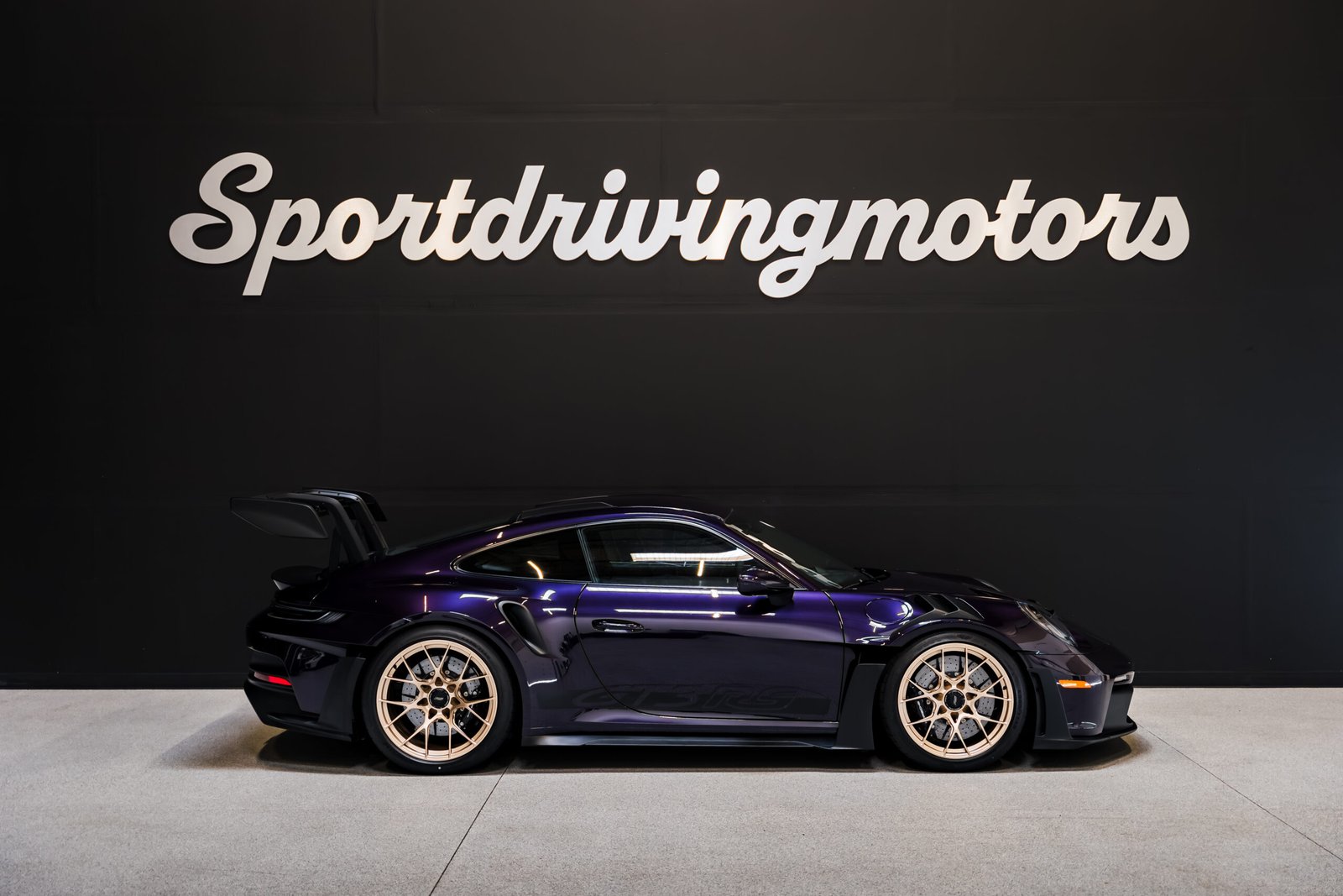 Porsche GT3 RS center-lock wheel and brake detail