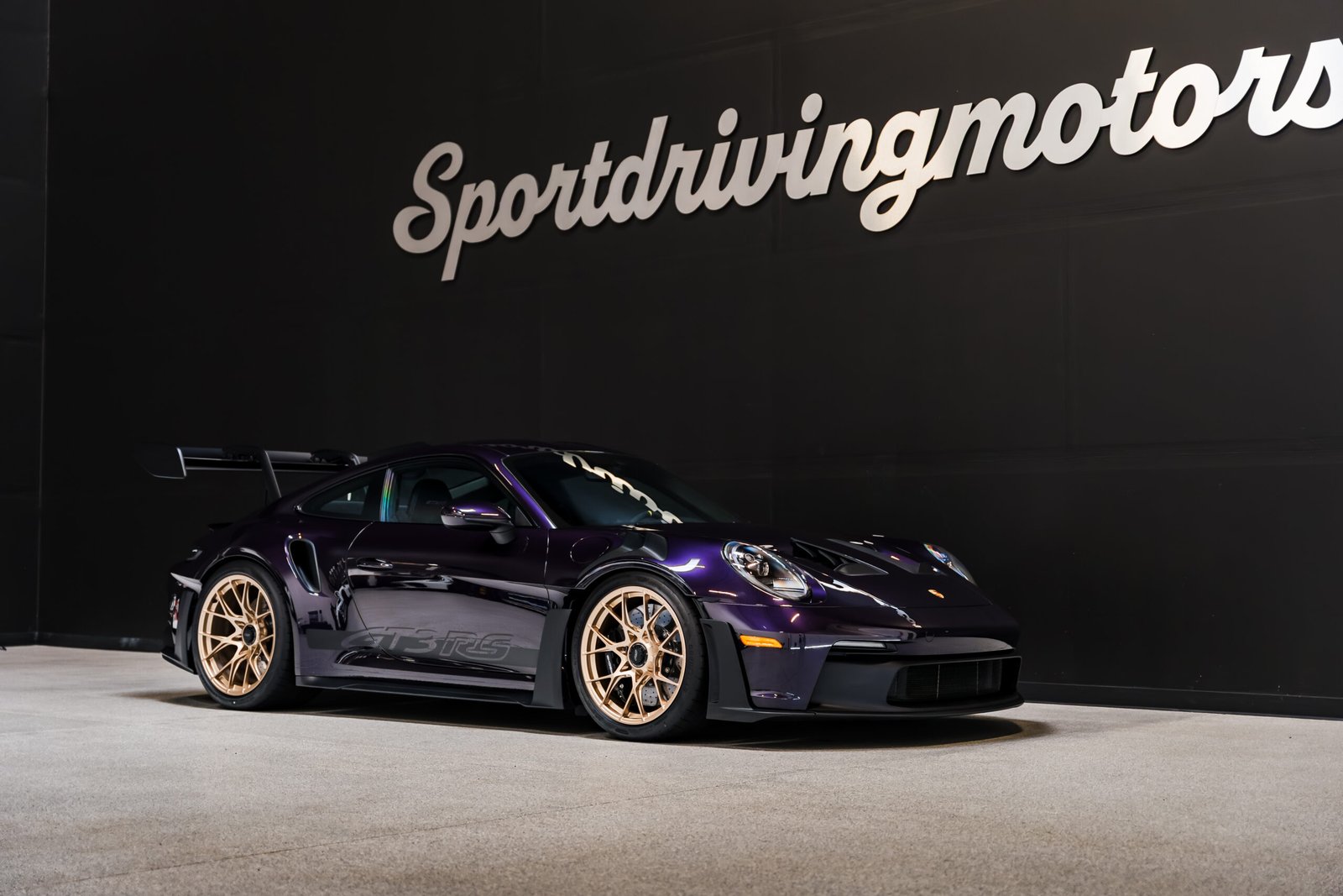 Porsche 992 GT3 RS DRS rear wing detail