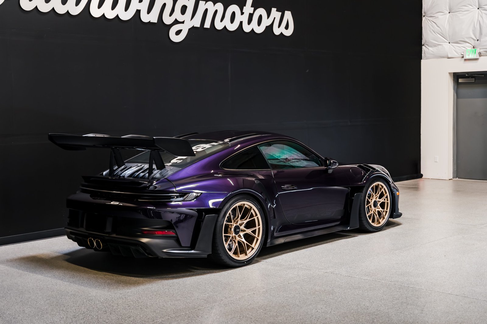 Porsche GT3 RS center-lock wheel and brake