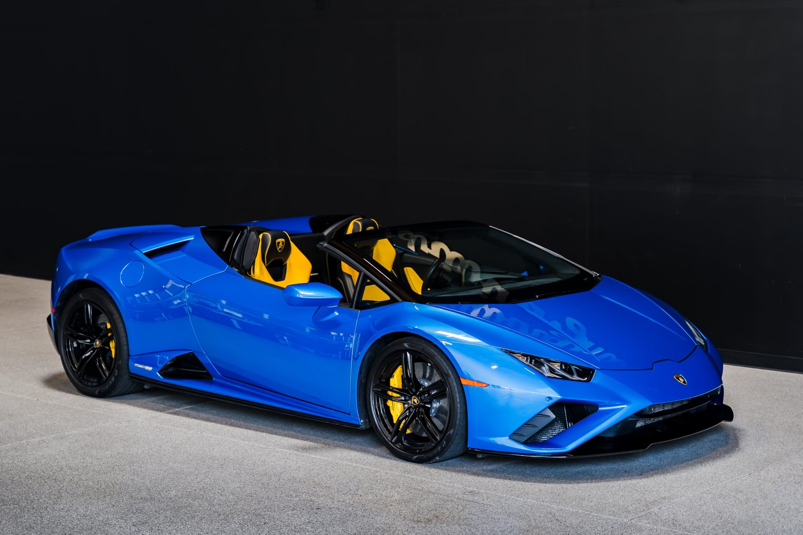 Blue Lamborghini Huracán EVO Spyder rental in Seattle