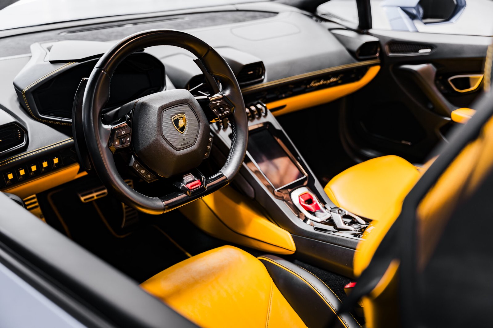 Lamborghini Huracán EVO Spyder rental serving Seattle, Bellevue and Tacoma